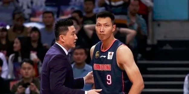 赛后罗马中场博维接受了采访。